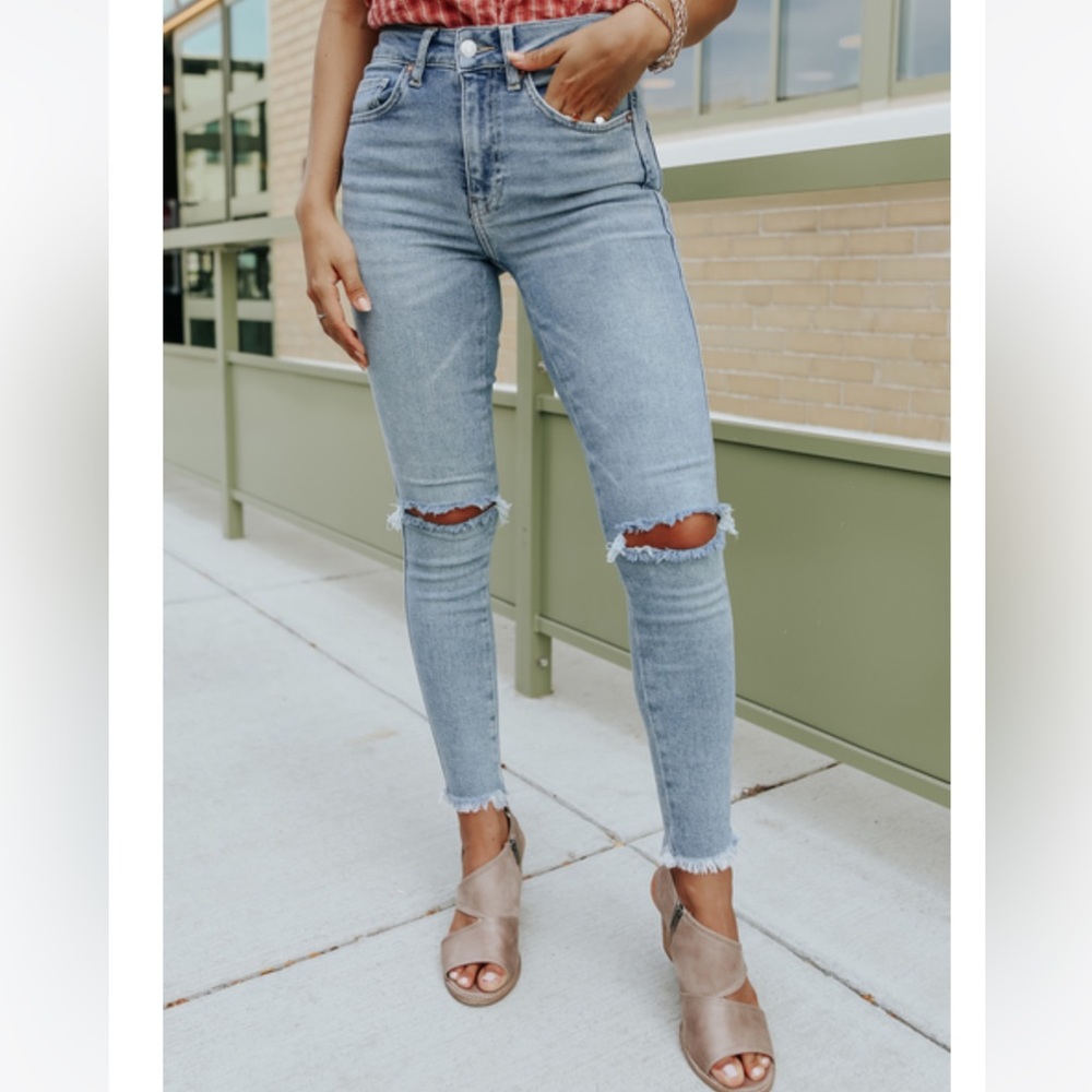 NWT! Free People Distressed Raw Hem Jeans
